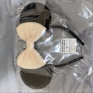 New. Minnie Ears with cream colored bow.